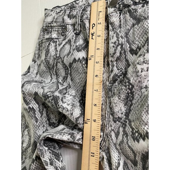 Tinseltown Junior Grey Snake Print 5-Pocket Stretch Slim Leg Jean Size 11 - Picture 8 of 10